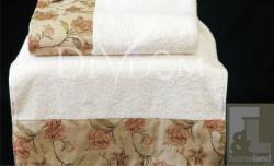 Хавлия с бродиран кант