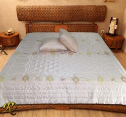 КУВЕРТЮРА БЕЖОВИ ЦВЕТЯ + 2 ВЪЗГЛАВНИЦИ